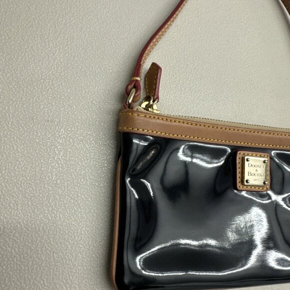 DOONEY & BOURKE Patent LEATHER ZIP WRISTLET Clutch Wallet *RED INTERIOR* - Picture 3 of 8